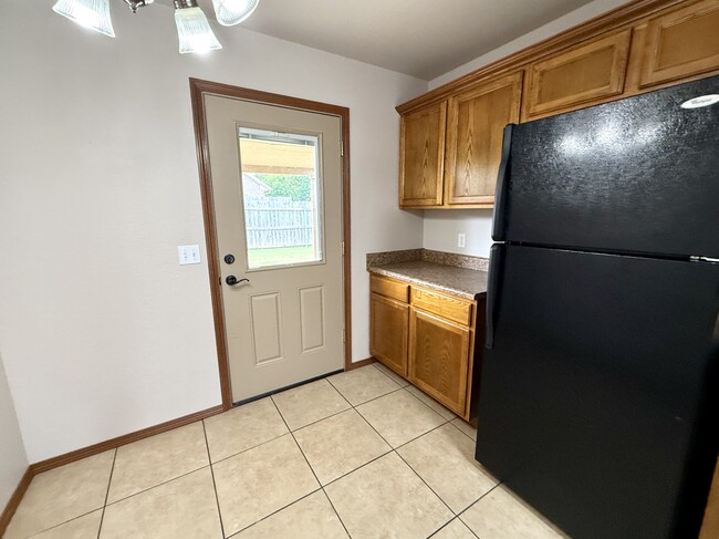 Photo - 2202 Lakeview Dr