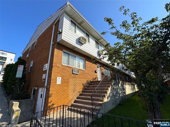 Building Photo - 1460 68th St Unit A Rental