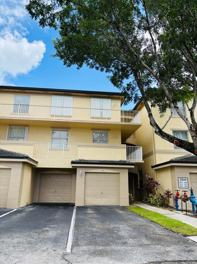 Photo - 2060 Greenview Shores Blvd Unit 303