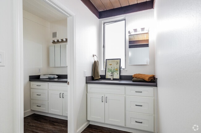 2 habitaciones, 2 baños, baño de 1000 pies cuadrados - North Street Apartments