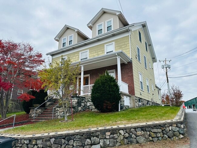 Building Photo - 22 Summer Ave Unit 1