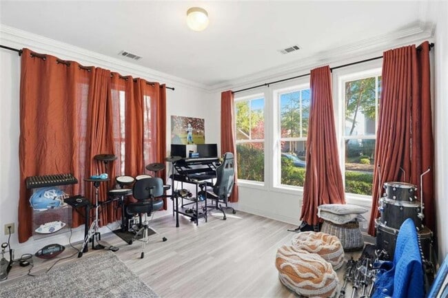 Photo - 9931 Mancunian Way