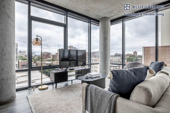 Photo - 450 W Belmont Ave Unit FL9-ID985