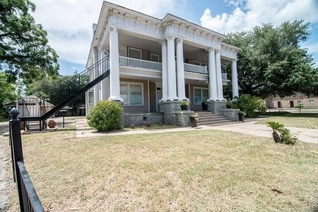 Photo - 407 N Moody St