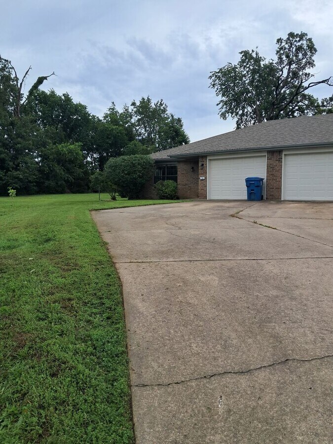 Welcome to this newly updated 2-bedroom, 2... - Welcome to this newly updated 2-bedroom, 2... House
