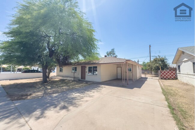 Photo - 4Bed/2Bath House at Glendale Ave/19th Ave! Ready for Immediate Move-In! – RV GATE! NO HOA!