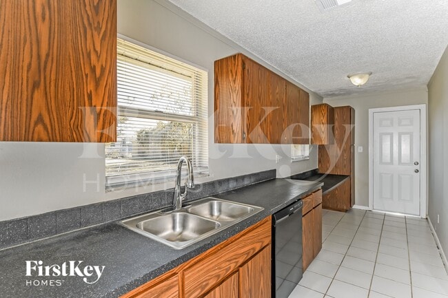 Photo - 325 NE 23rd Ave