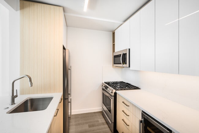 Photo - 101 West End Avenue