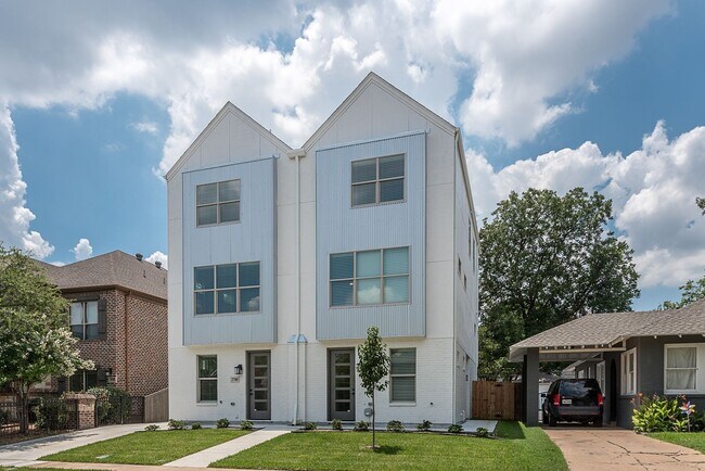 2702 Forest Park Blvd