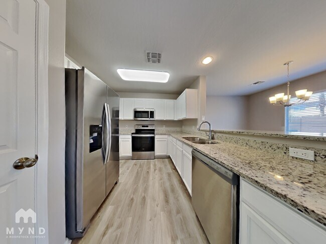 Photo - 11802 W Laurel Ln