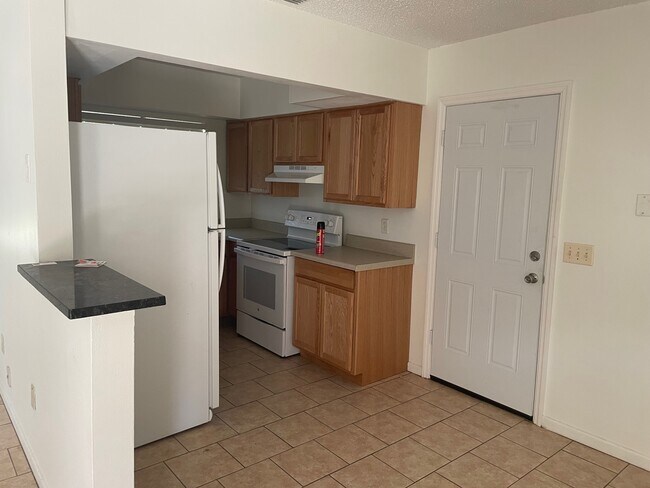 Photo - 728 Greenleaf Ave