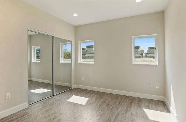 Photo - 5432 Hermitage Ave Unidad 102