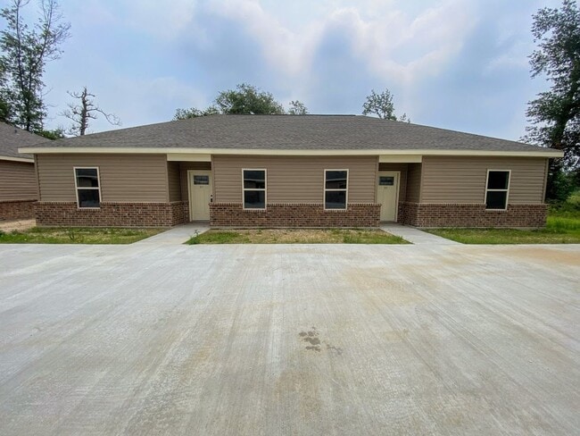 Building Photo - 2BR/2BA Duplex in Westlake – All-Inclusive Utility Option Available!
