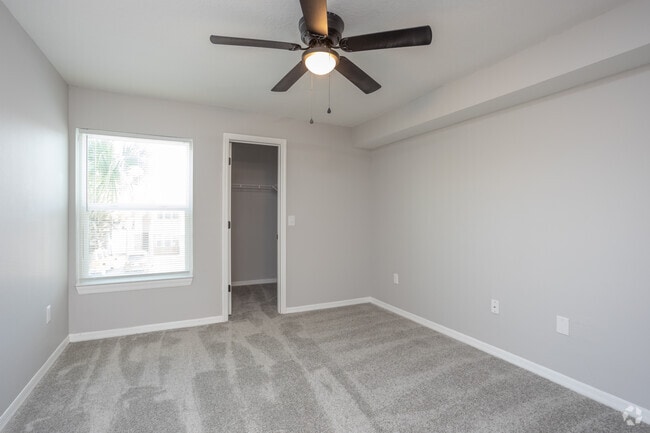 2BR, 2BA - 990SF