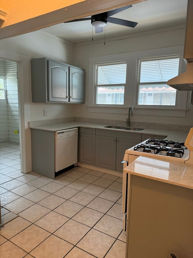 Photo - 1637 13th Ave S