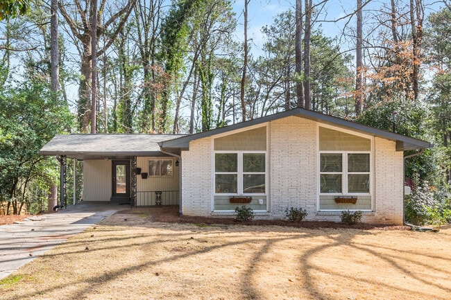 Building Photo - 2542 Warwick Cir NE Rental