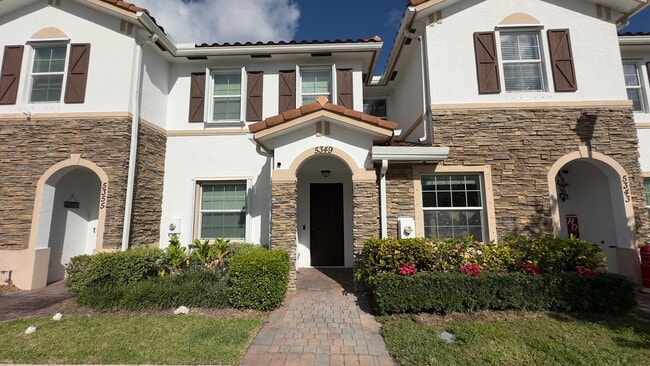 Building Photo - Charming 2-Bed Townhouse with on Ashley River Road!