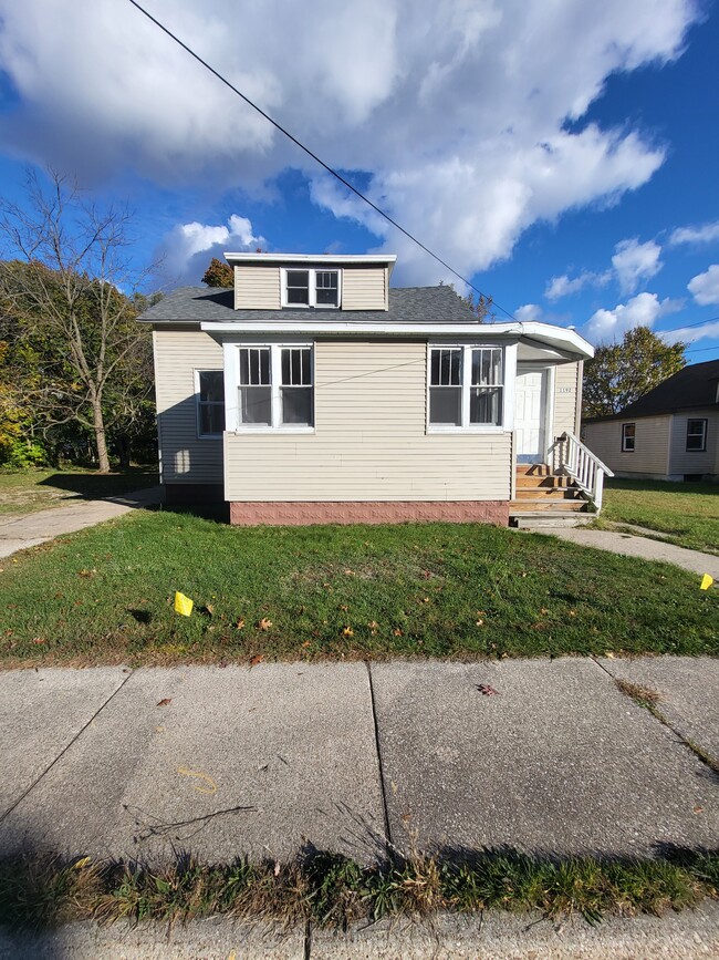 Building Photo - 1192 Maple St