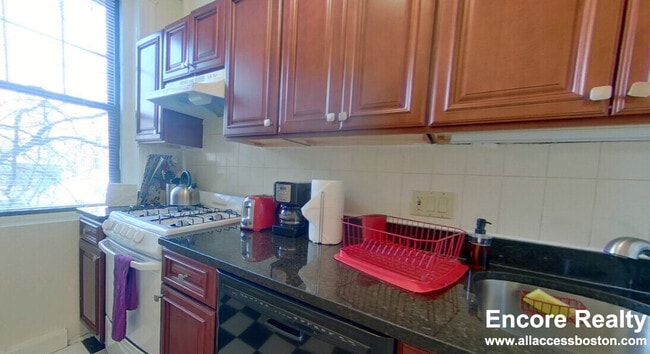 Building Photo - 56 Queensberry St Unit 6