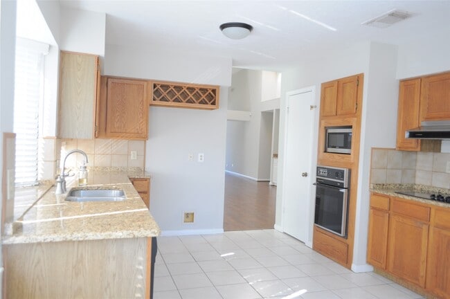 Building Photo - 8639 Sparkling Springs Dr