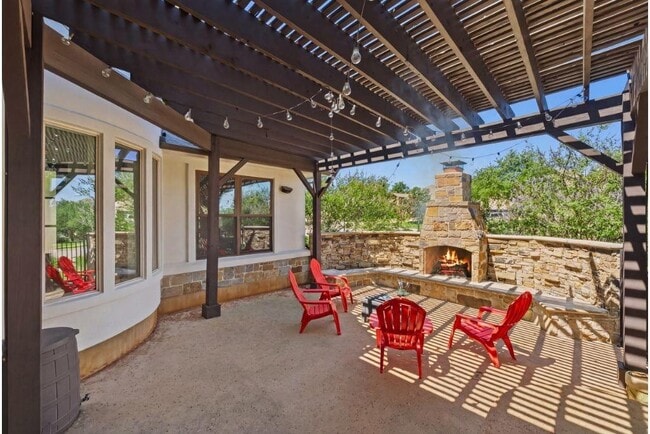 Photo - 102 Kildrummy Ln