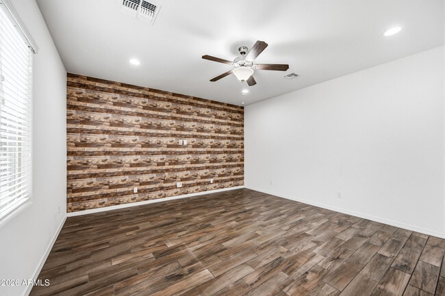 Photo - 668 N Sparrow Ct