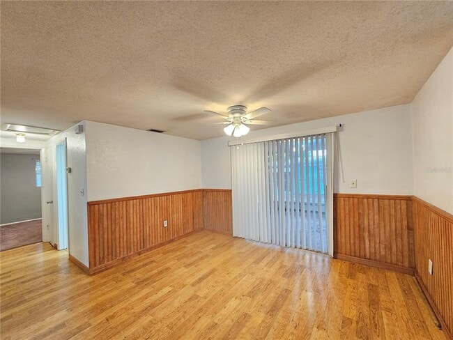 Photo - 4715 Madison St