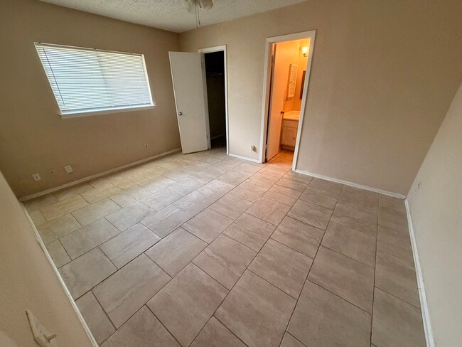 Photo - 5910 Lubbers Way