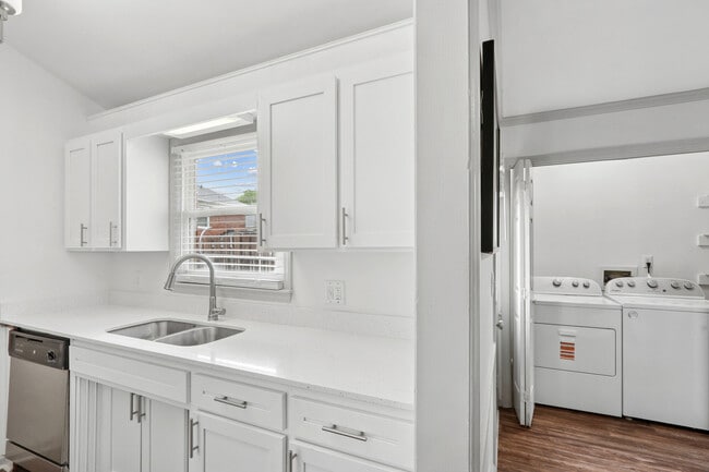 Photo - Charleston Hall