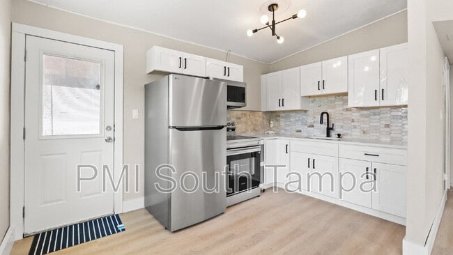 Photo - 1541 W La Salle St