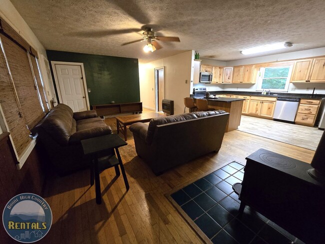 Photo - 460 White Oak Rd