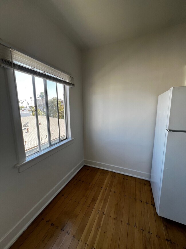 Photo - 1740 Winona Blvd Unidad 304