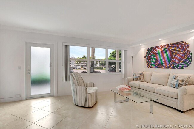 Photo - 1072 Yarmouth Dr