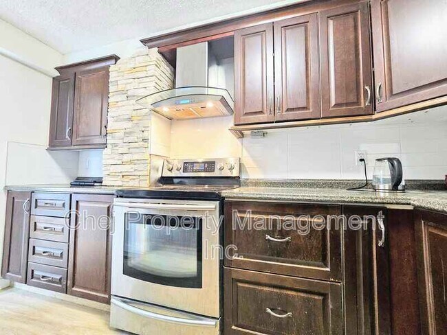 Photo - 10502-10100 100 Ave