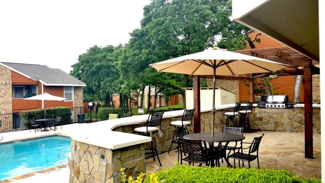 Bedford Oaks Apartments pool and patio - Bedford Oaks