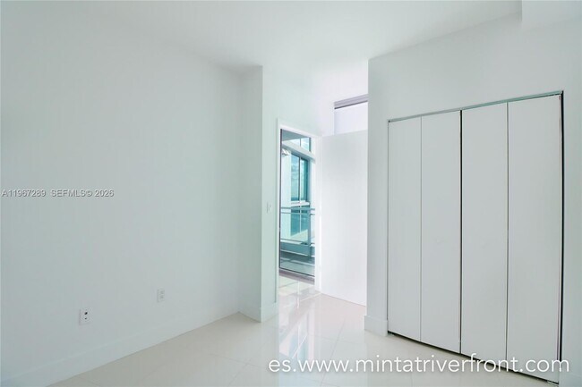 Photo - 92 SW 3rd St Unidad 2706