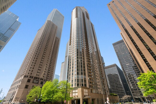 Building Photo - 222 N Columbus Dr Unit 2607 Rental