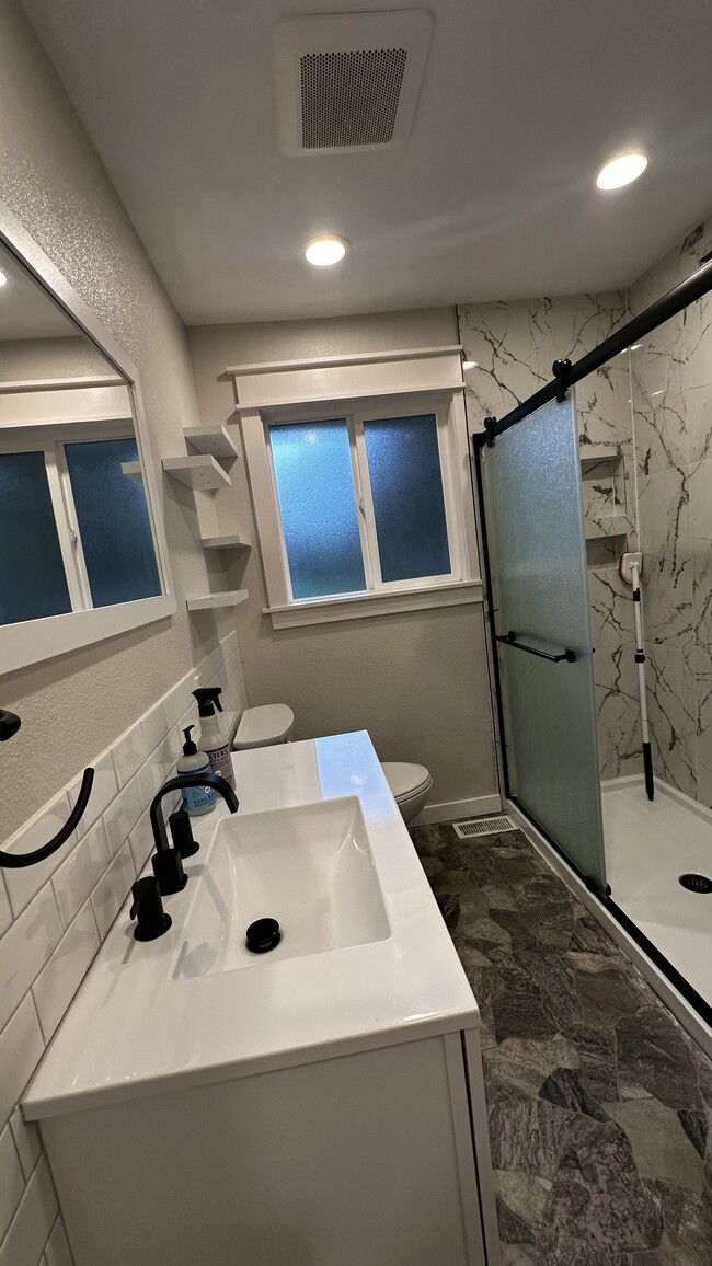 Photo - 340 SE 26th Ave