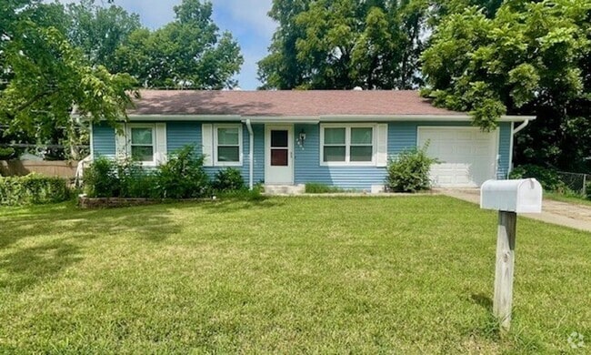 Building Photo - Cute 3 Bedroom, 1 Bath Home on Quiet Street