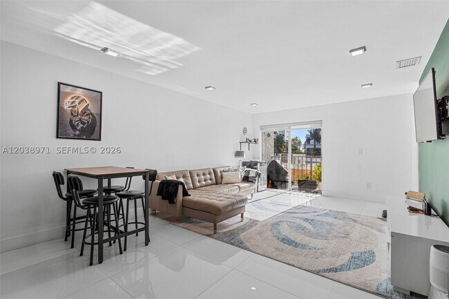 6545 Indian Creek Dr Unidad 306