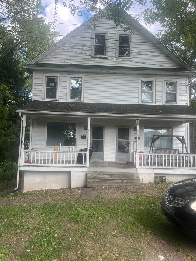 Building Photo - 206 Welles St Rental