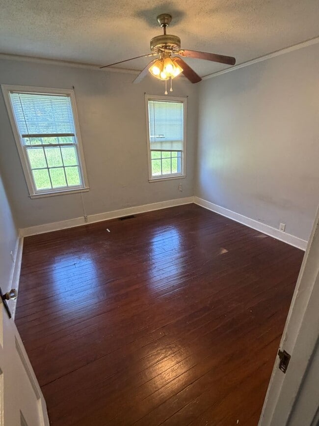 Photo - 1743 Kissingbower Rd