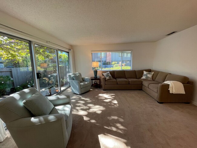 Building Photo - Rio Del Mar Condo - 2bed/2bath + den