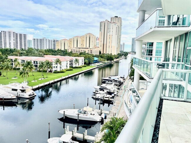 Building Photo - 3131 NE 188th St Unit 1-702