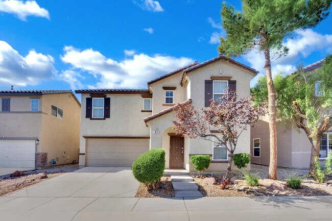 Building Photo - LOCATION IS KEY FOR SHOPPING AND SOCIALIZING Rental