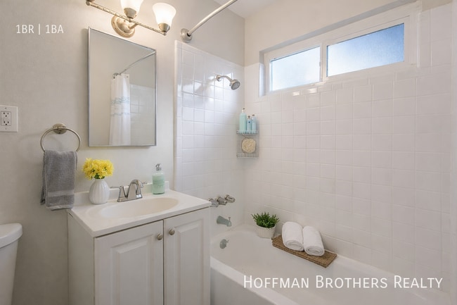 Photo - 1495 N Peterson Ave Unit 5