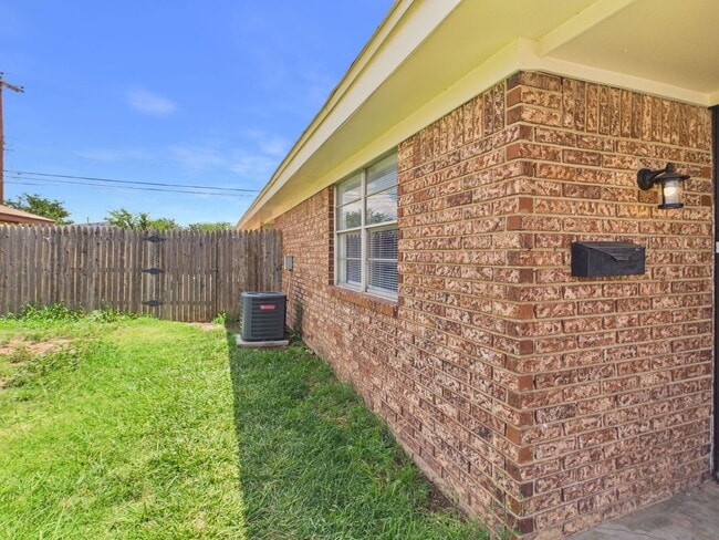Photo - Cute 2 bed 1 bath you don't want to miss!