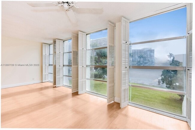 Photo - 801 Three Islands Boulevard Unidad 211