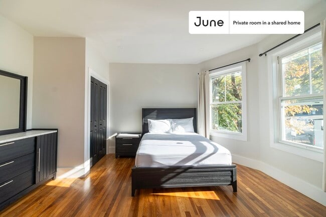 Photo - Room in Shared 5 bed/2 bath home Unidad A