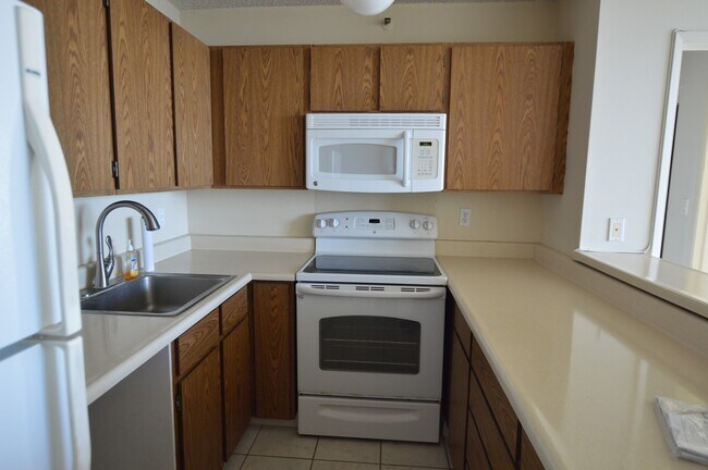 Photo - Pearl Regency Condo - 1 bedroom, 1 bath, 1 parking Avail 11/1/2021 Unit 2108